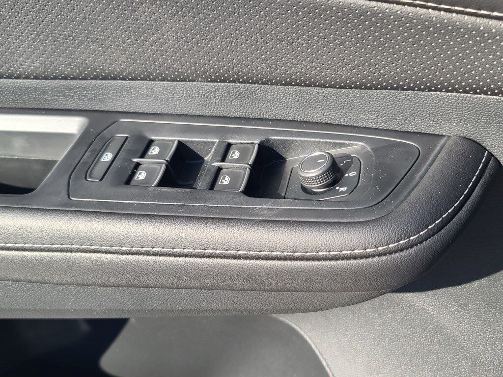 2025 Volkswagen Atlas Cross Sport 2.0T SE Springfield VA