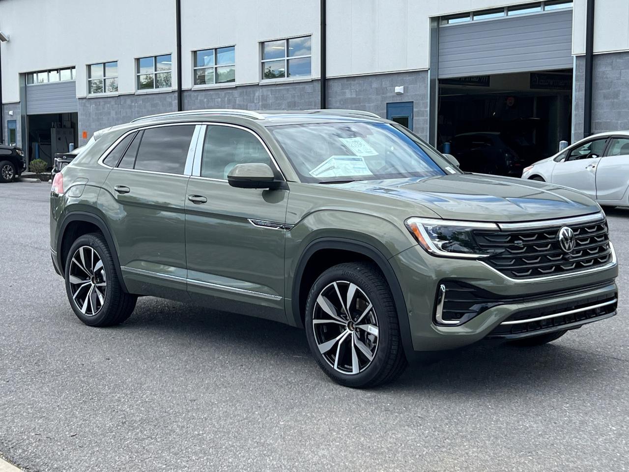 2025 Volkswagen Atlas Cross Sport 2.0T SEL Premium R-Line