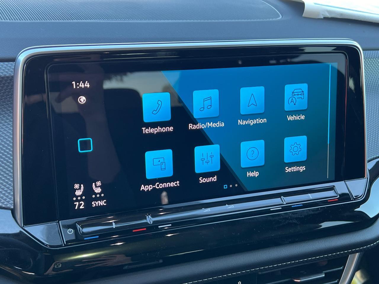 2025 Volkswagen Atlas Cross Sport 2.0T SEL R-Line Hagerstown MD