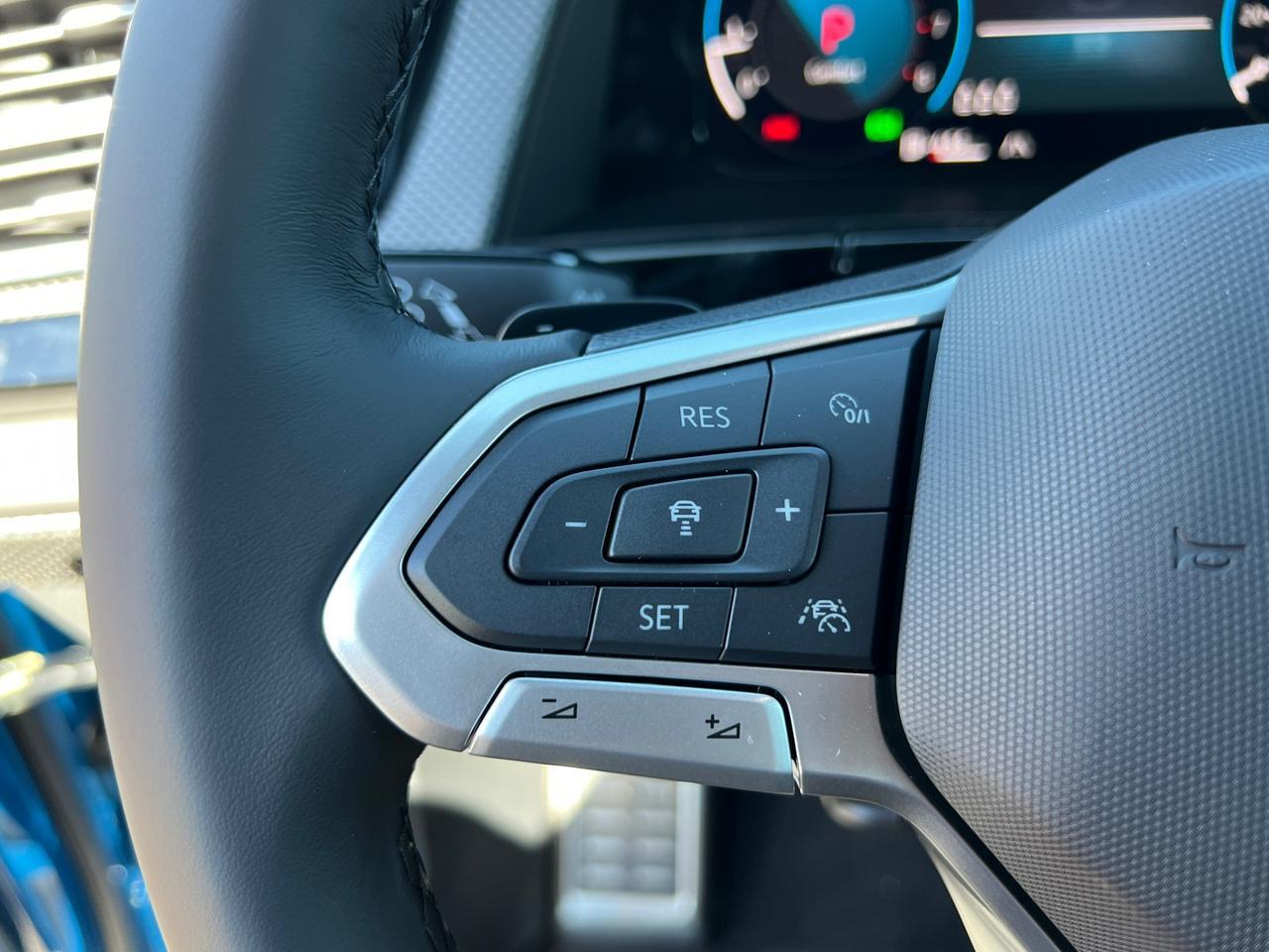 2025 Volkswagen Atlas Cross Sport 2.0T SEL R-Line Hagerstown MD