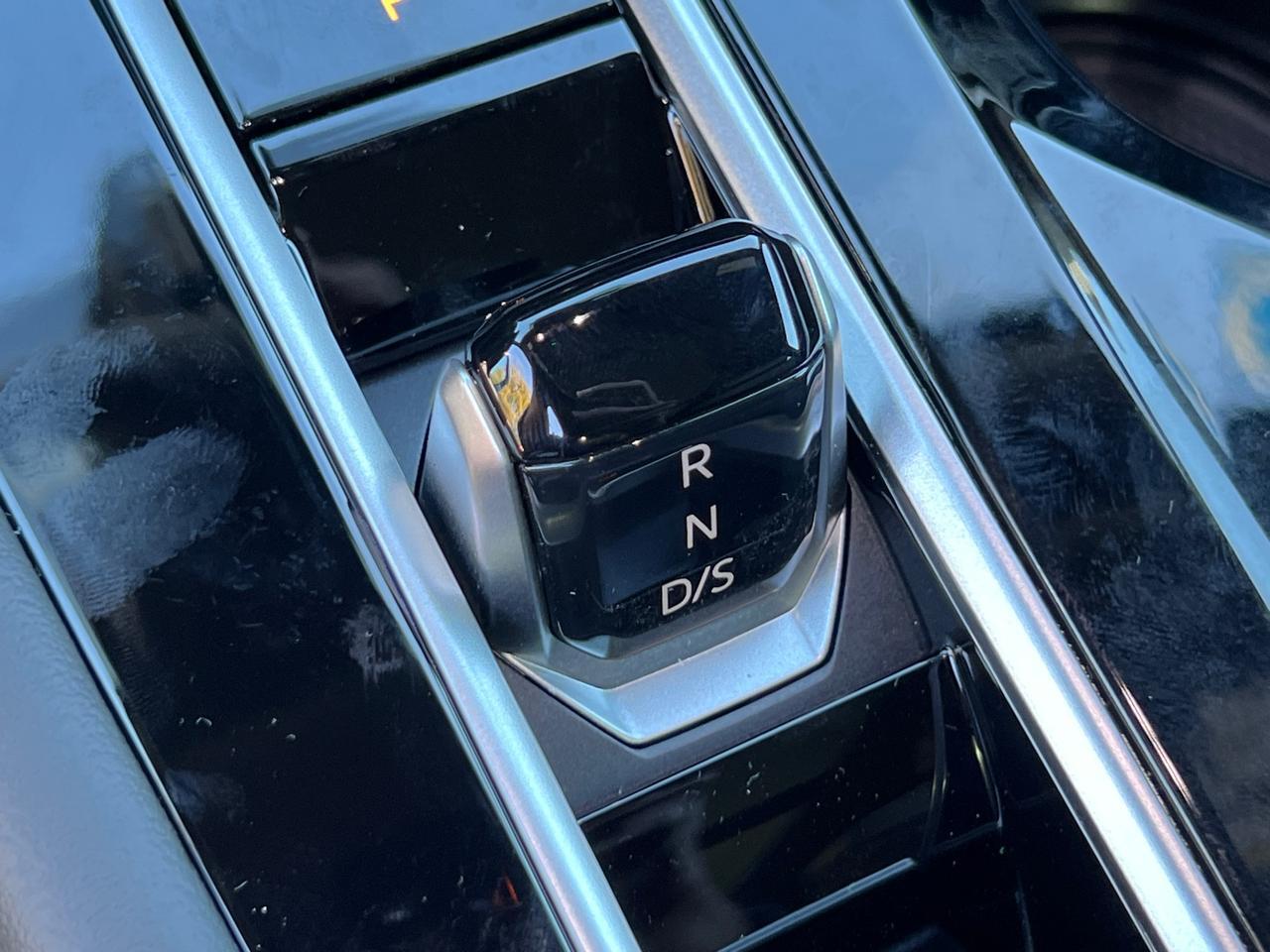 2025 Volkswagen Atlas Cross Sport 2.0T SEL R-Line Hagerstown MD