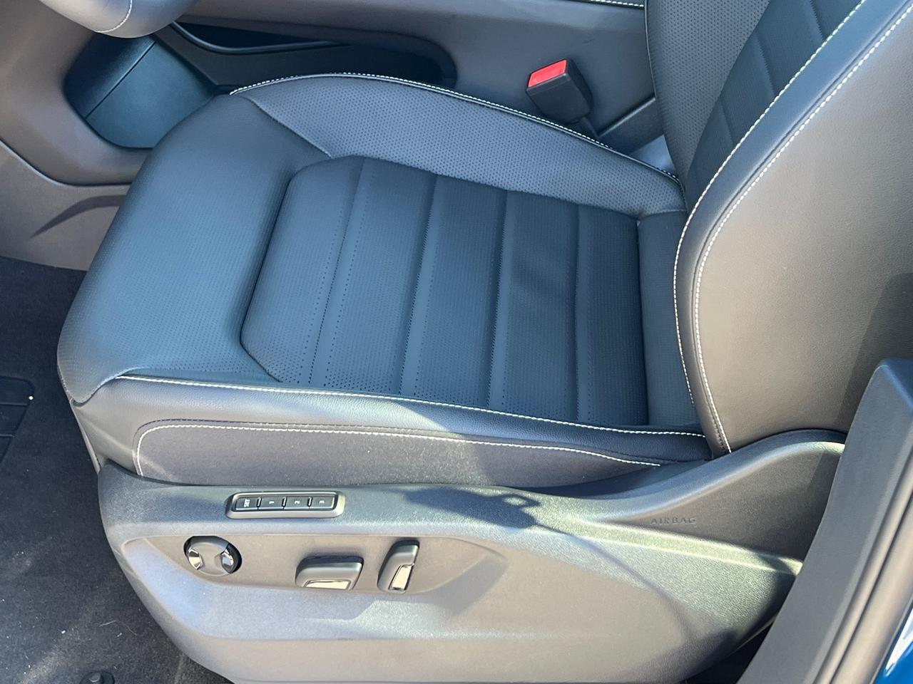 2025 Volkswagen Atlas Cross Sport 2.0T SEL R-Line Hagerstown MD