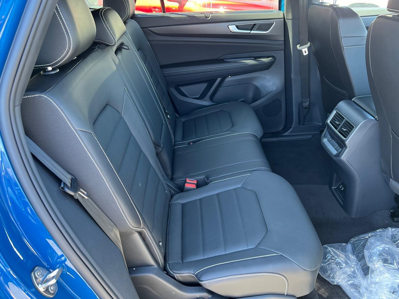 2025 Volkswagen Atlas Cross Sport 2.0T SEL R-Line Hagerstown MD