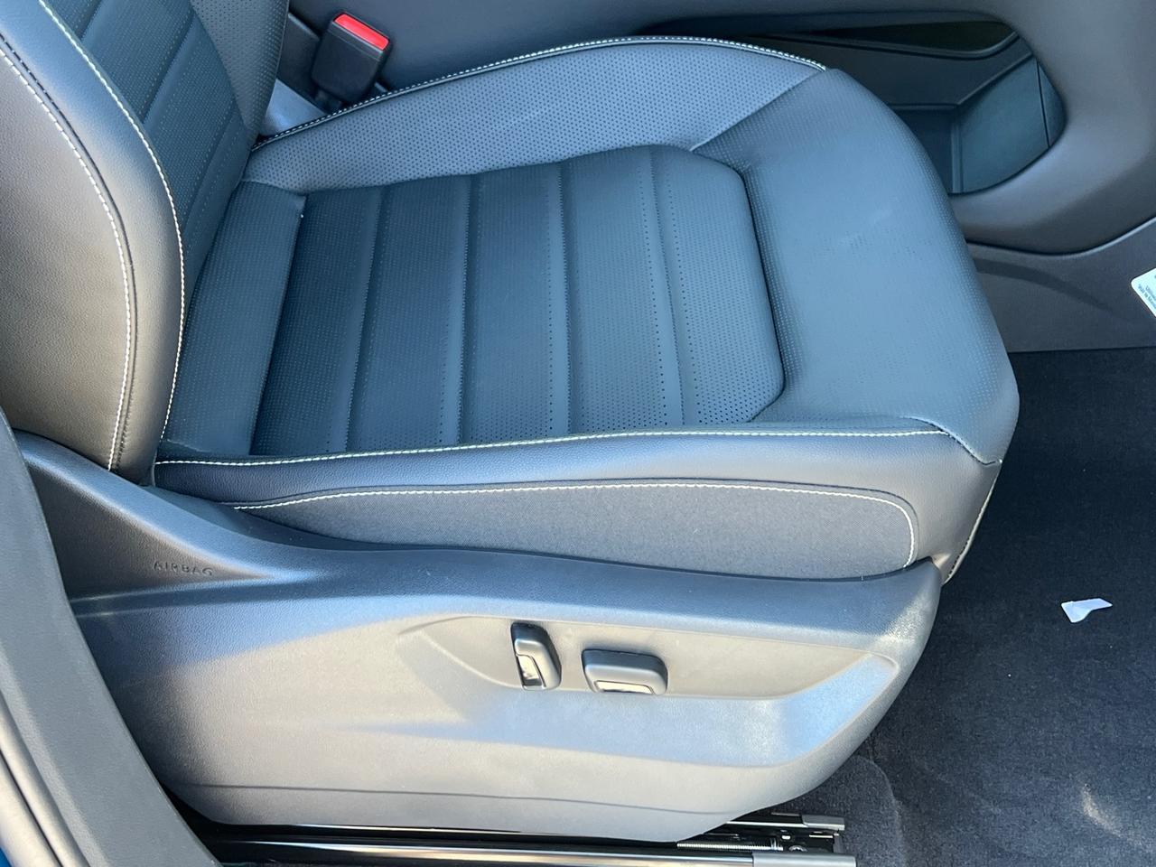 2025 Volkswagen Atlas Cross Sport 2.0T SEL R-Line Hagerstown MD