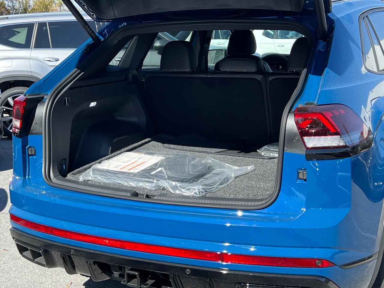 2025 Volkswagen Atlas Cross Sport 2.0T SEL R-Line Hagerstown MD