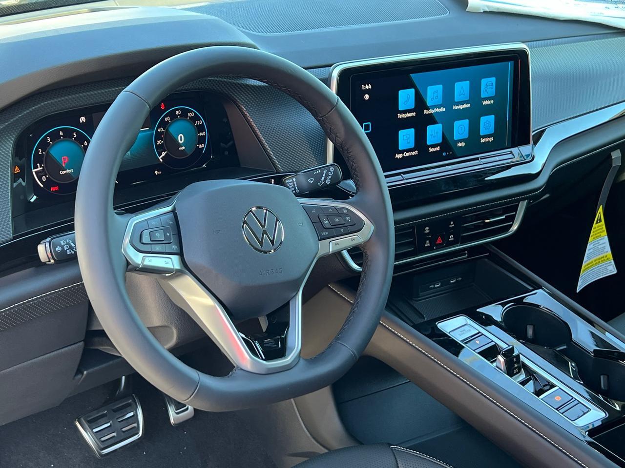 2025 Volkswagen Atlas Cross Sport 2.0T SEL R-Line Hagerstown MD