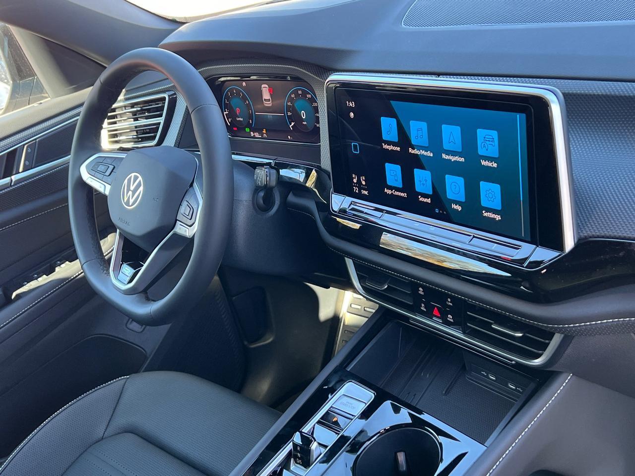 2025 Volkswagen Atlas Cross Sport 2.0T SEL R-Line Hagerstown MD