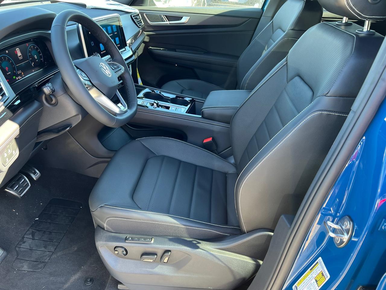 2025 Volkswagen Atlas Cross Sport 2.0T SEL R-Line Hagerstown MD