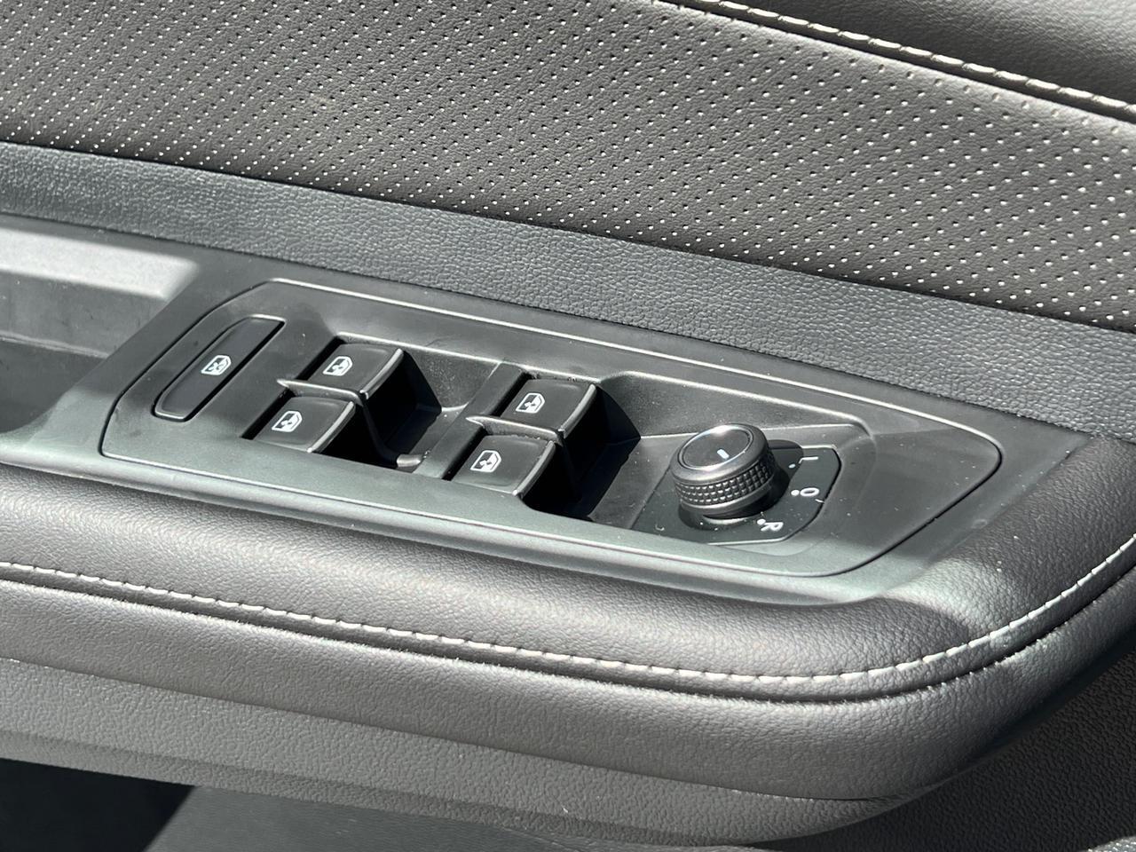 2025 Volkswagen Atlas Cross Sport 2.0T SEL R-Line Hagerstown MD