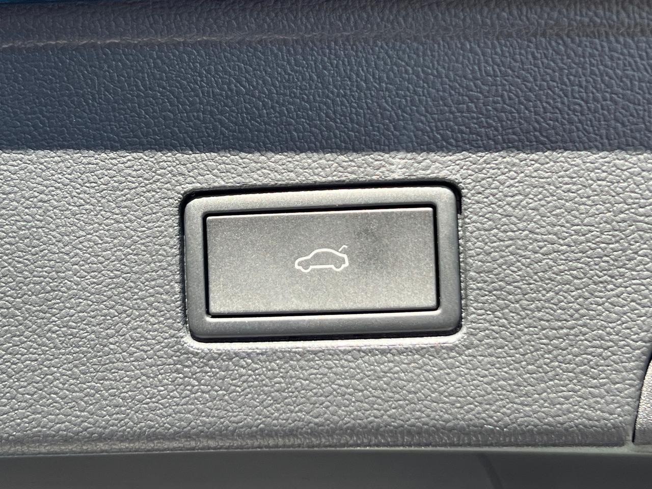 2025 Volkswagen Atlas Cross Sport 2.0T SEL R-Line Hagerstown MD