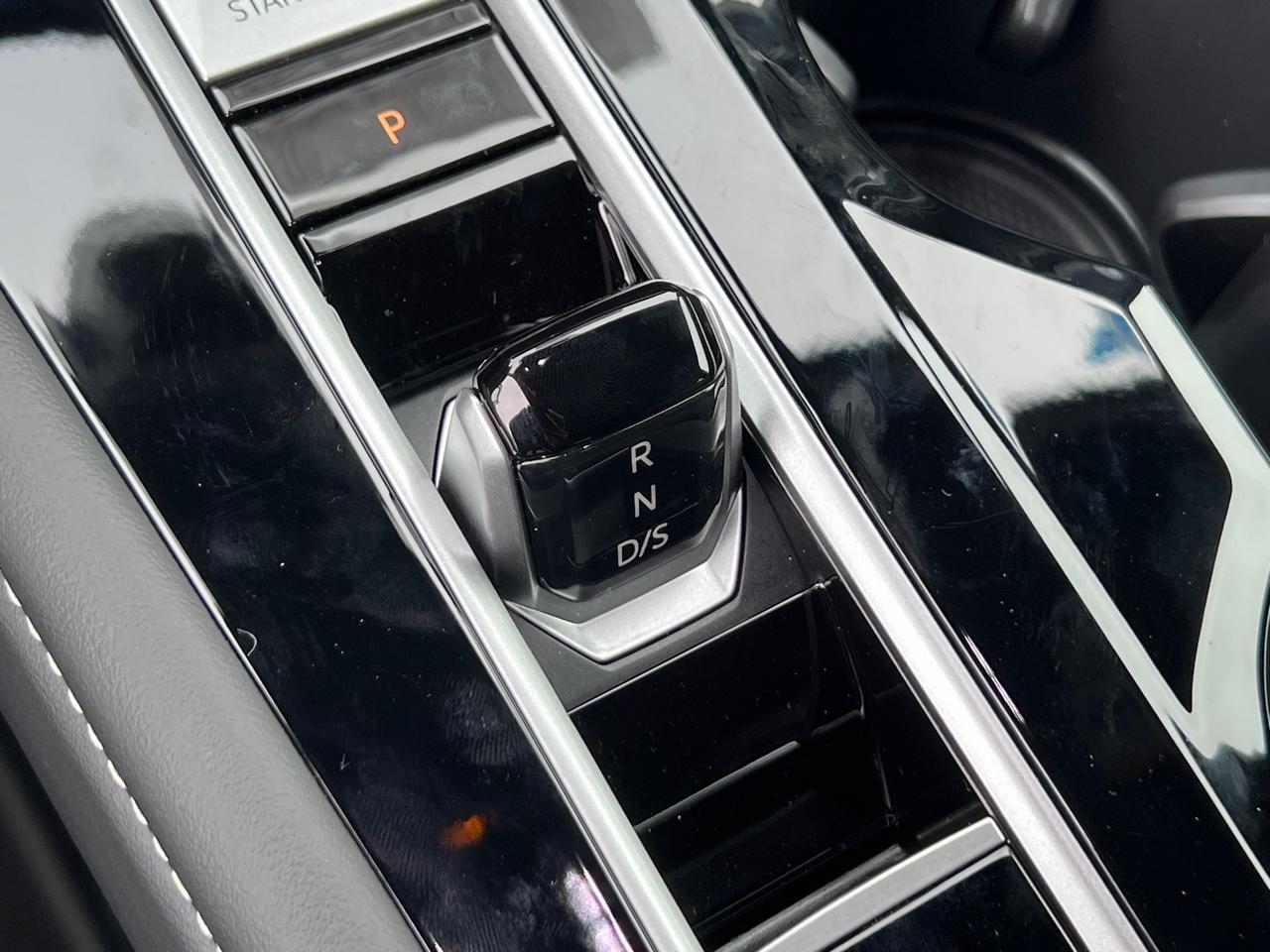 2025 Volkswagen Atlas Cross Sport 2.0T SEL R-Line Hagerstown MD