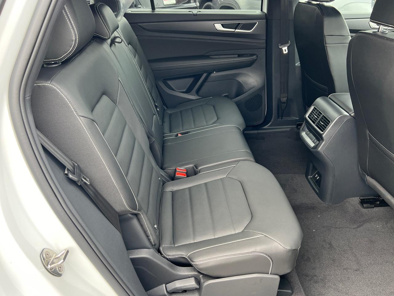 2025 Volkswagen Atlas Cross Sport 2.0T SEL R-Line Hagerstown MD