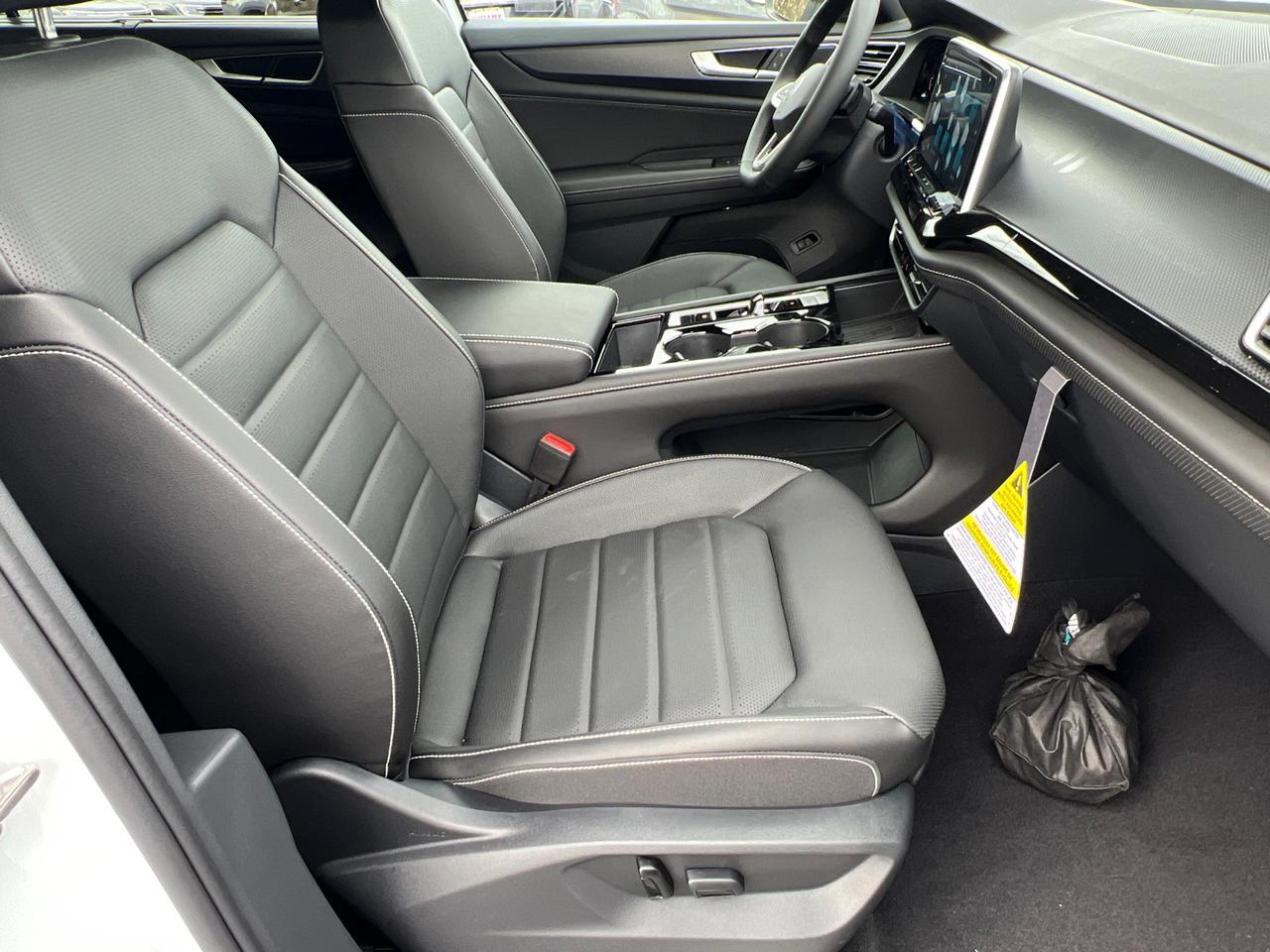 2025 Volkswagen Atlas Cross Sport 2.0T SEL R-Line Hagerstown MD