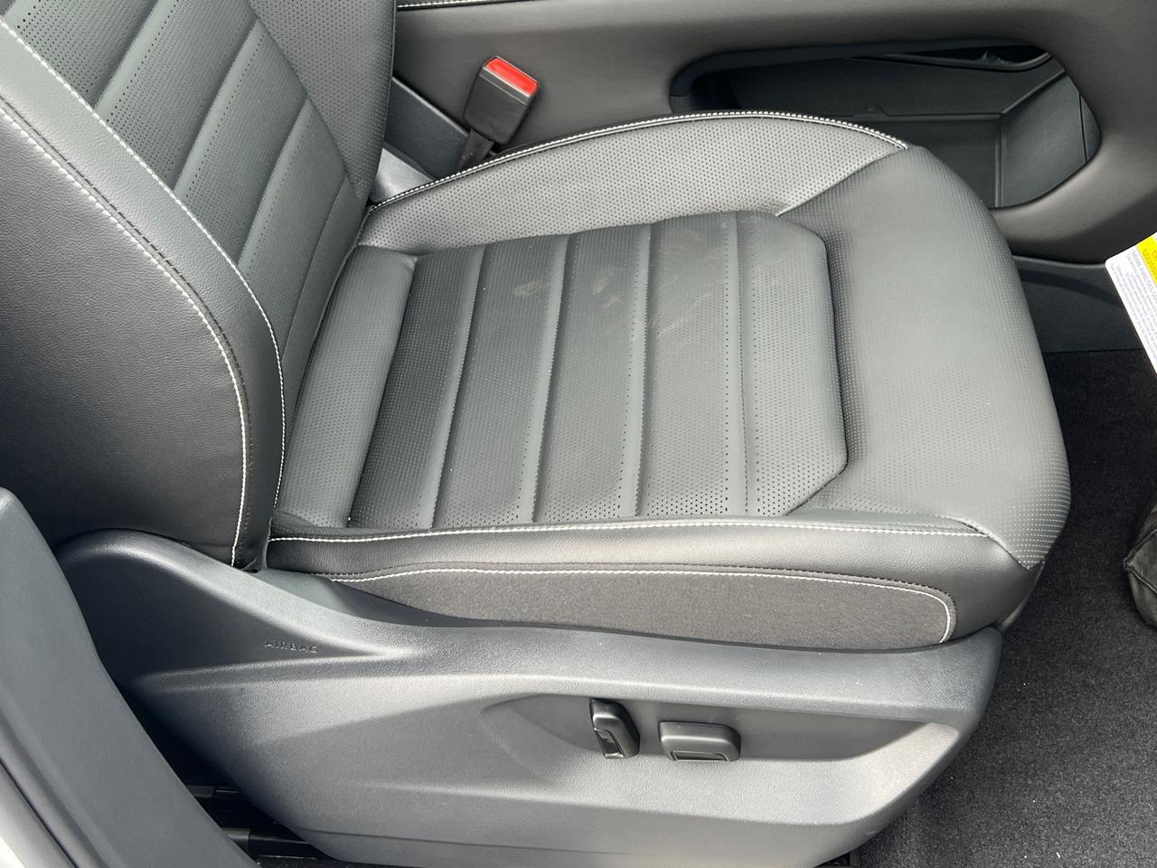 2025 Volkswagen Atlas Cross Sport 2.0T SEL R-Line Hagerstown MD