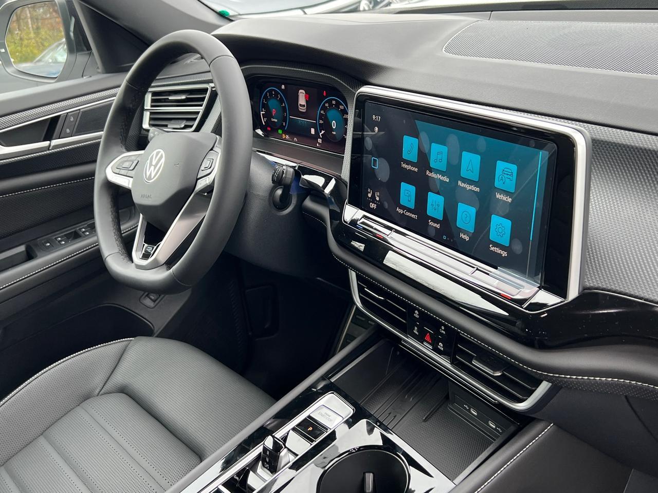 2025 Volkswagen Atlas Cross Sport 2.0T SEL R-Line Hagerstown MD