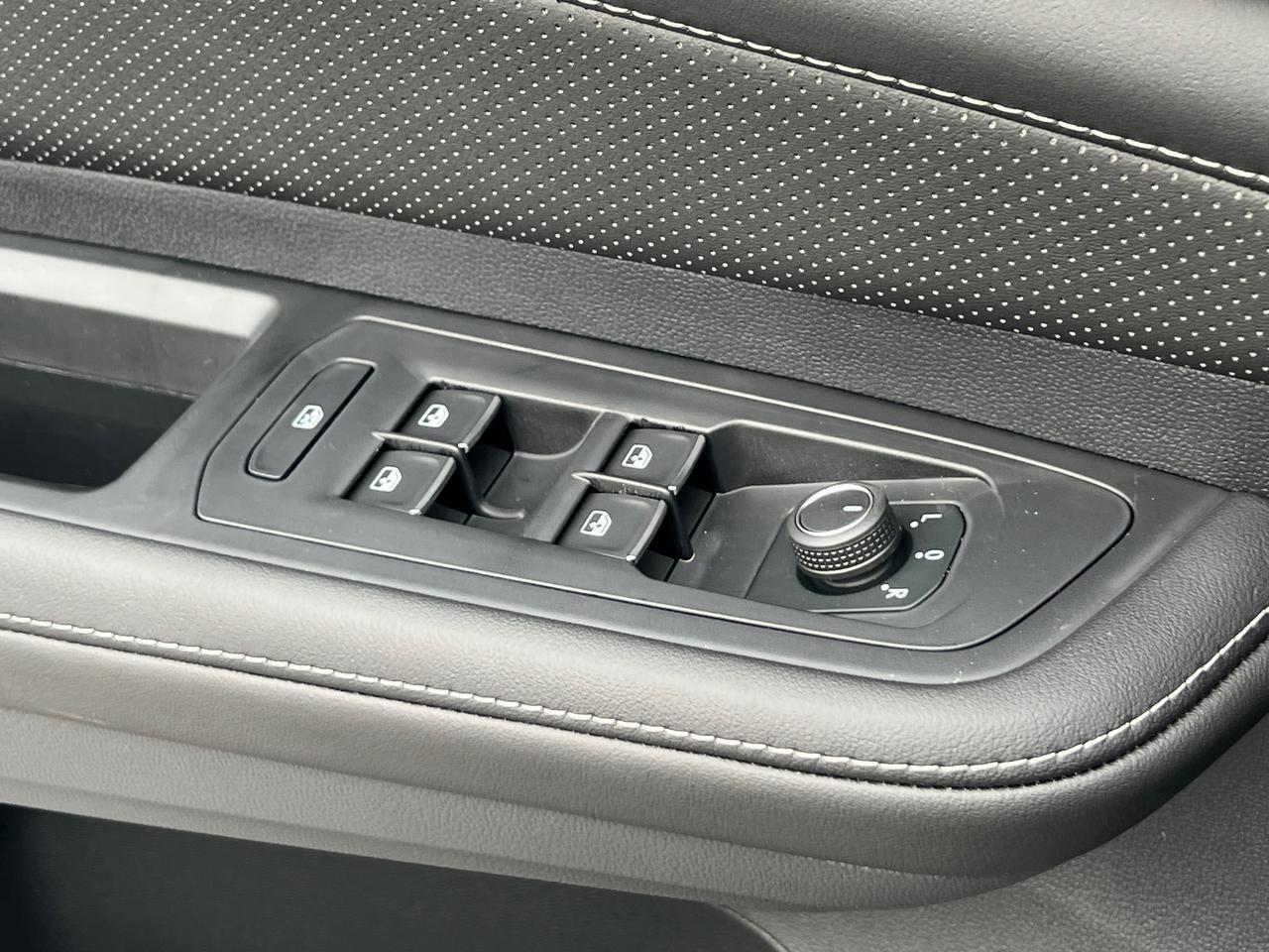 2025 Volkswagen Atlas Cross Sport 2.0T SEL R-Line Hagerstown MD