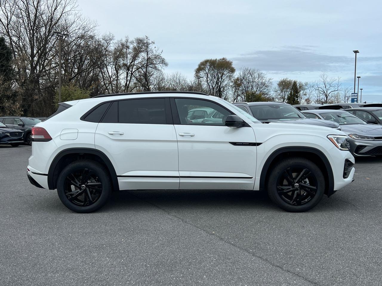 2025 Volkswagen Atlas Cross Sport 2.0T SEL R-Line Hagerstown MD