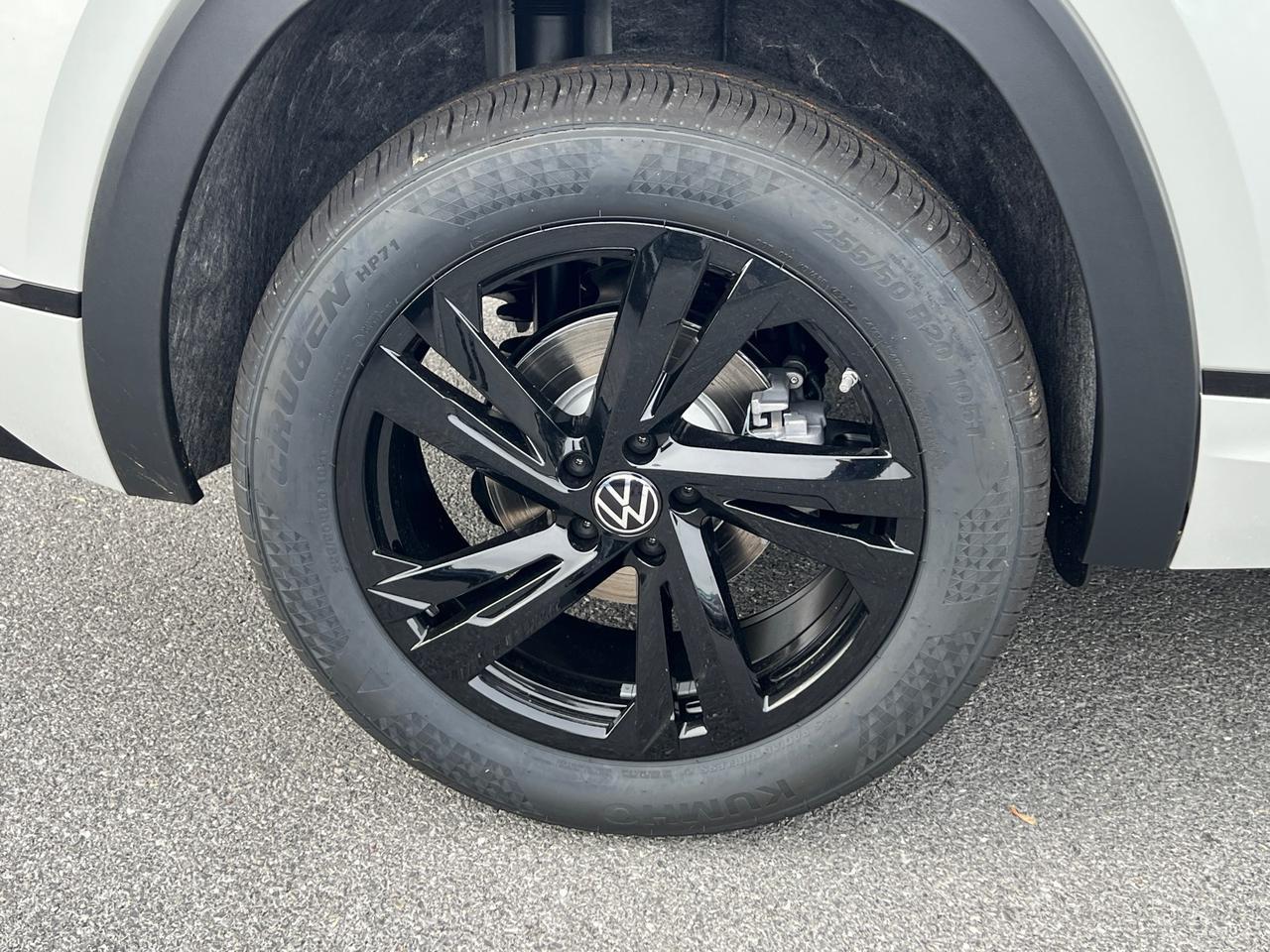 2025 Volkswagen Atlas Cross Sport 2.0T SEL R-Line Hagerstown MD