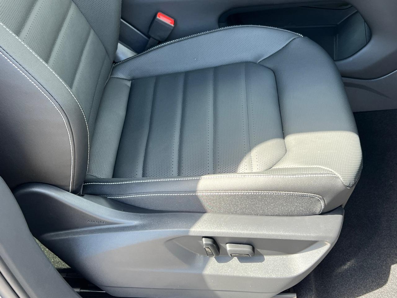 2025 Volkswagen Atlas Cross Sport 2.0T SEL R-Line Hagerstown MD