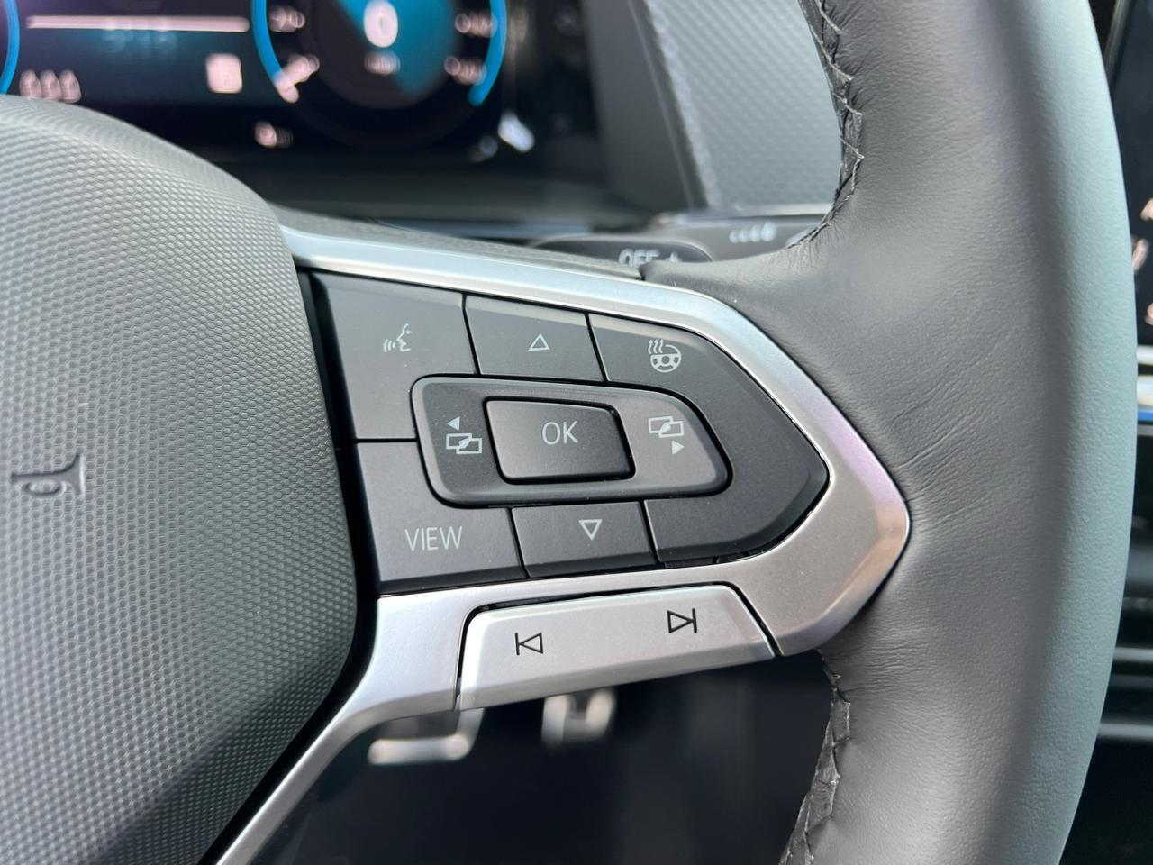 2025 Volkswagen Atlas Cross Sport 2.0T SEL R-Line Hagerstown MD