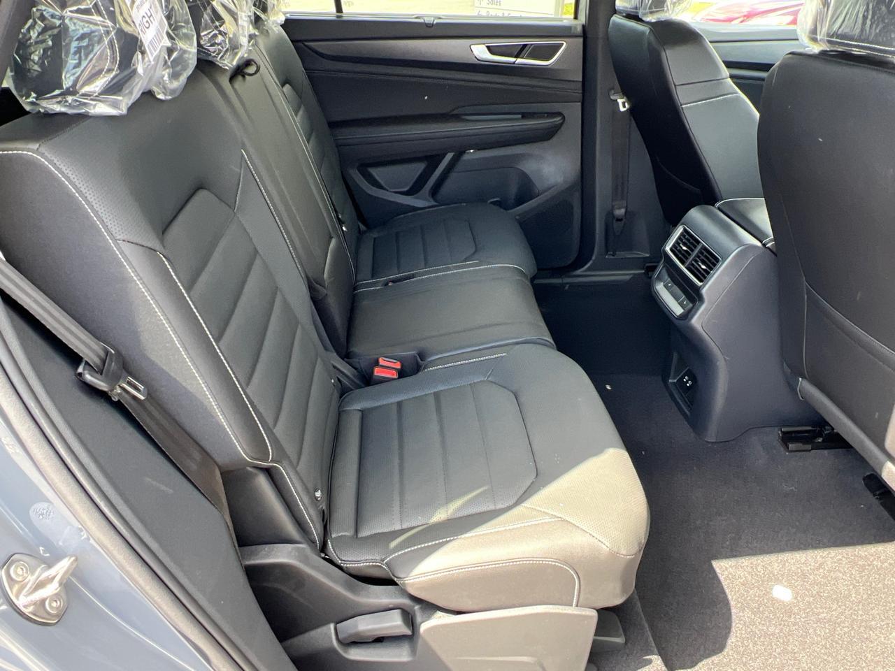 2025 Volkswagen Atlas Cross Sport 2.0T SEL R-Line Hagerstown MD