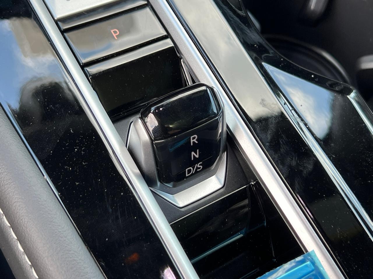 2025 Volkswagen Atlas Cross Sport 2.0T SEL R-Line Hagerstown MD