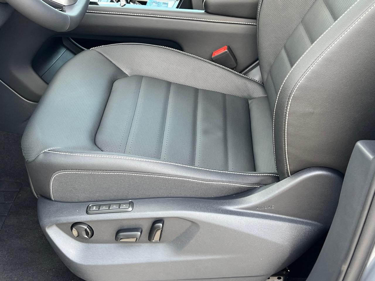 2025 Volkswagen Atlas Cross Sport 2.0T SEL R-Line Hagerstown MD