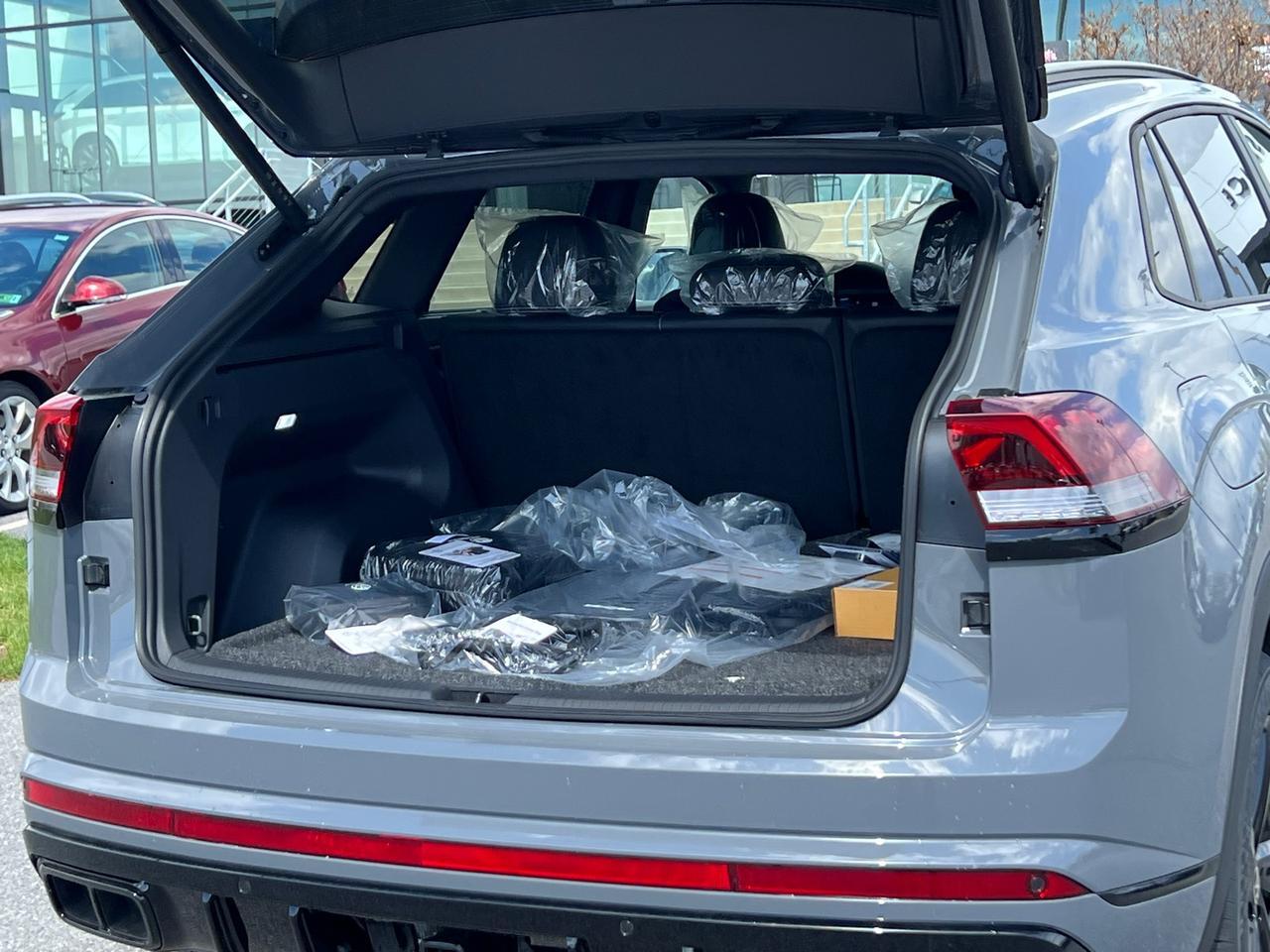 2025 Volkswagen Atlas Cross Sport 2.0T SEL R-Line Hagerstown MD