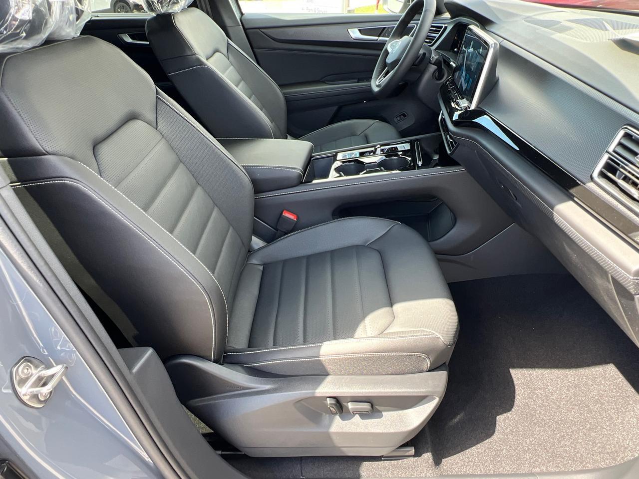 2025 Volkswagen Atlas Cross Sport 2.0T SEL R-Line Hagerstown MD