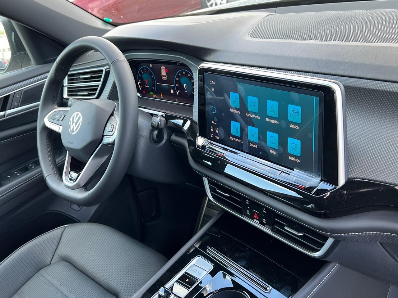 2025 Volkswagen Atlas Cross Sport 2.0T SEL R-Line Hagerstown MD