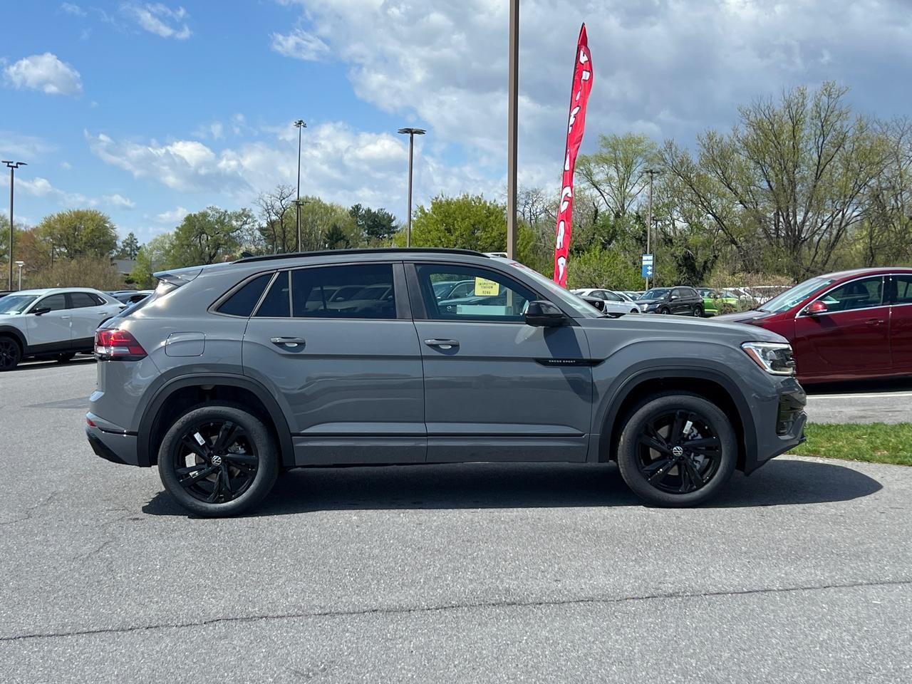 2025 Volkswagen Atlas Cross Sport 2.0T SEL R-Line Hagerstown MD
