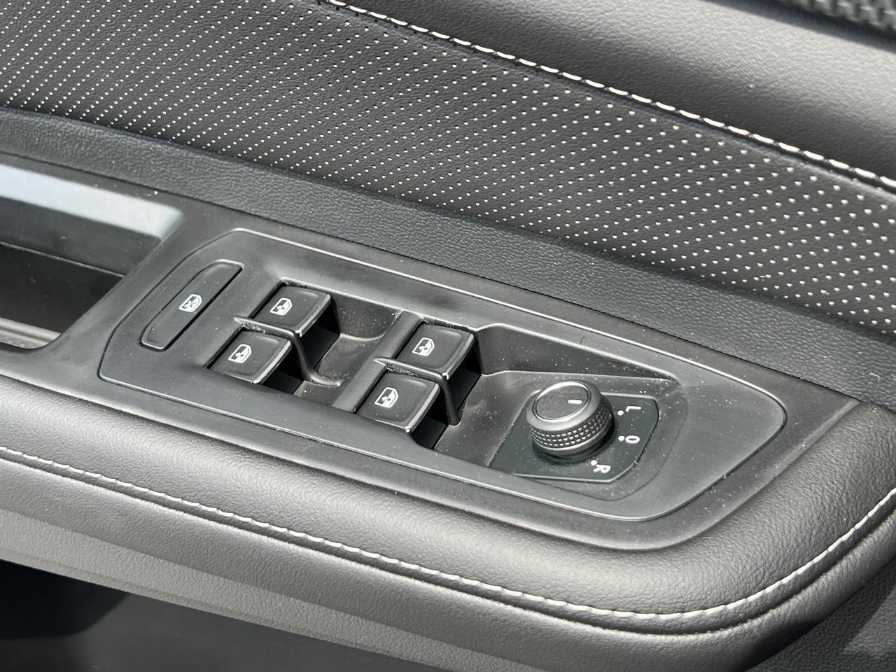 2025 Volkswagen Atlas Cross Sport 2.0T SEL R-Line Hagerstown MD