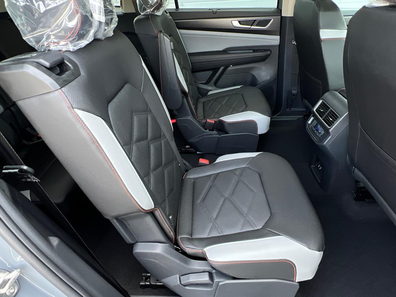 2025 Volkswagen Atlas PEAK EDITION SE W/TECH AWD Hagerstown MD