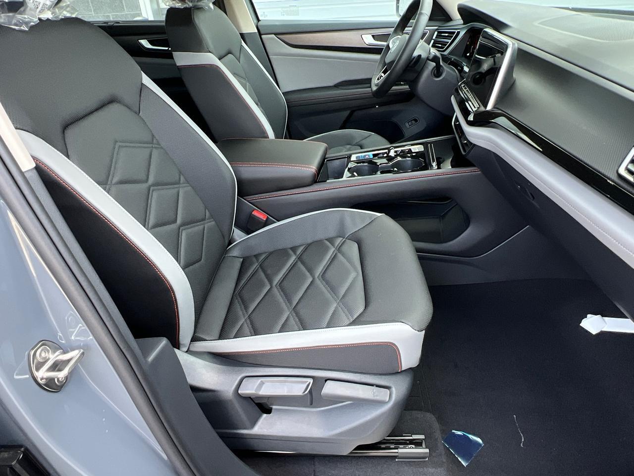 2025 Volkswagen Atlas PEAK EDITION SE W/TECH AWD Hagerstown MD