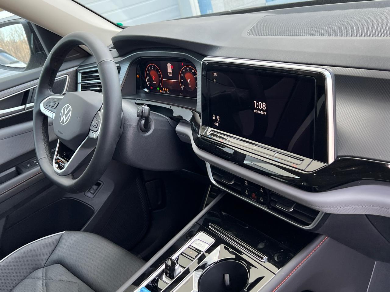 2025 Volkswagen Atlas PEAK EDITION SE W/TECH AWD Hagerstown MD