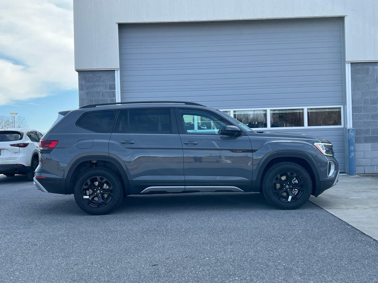 2025 Volkswagen Atlas PEAK EDITION SE W/TECH AWD Hagerstown MD