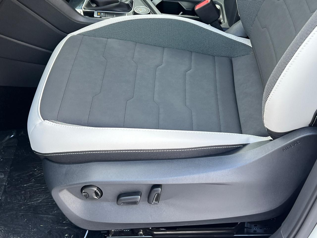 2025 Volkswagen Taos 1.5T SE Hagerstown MD