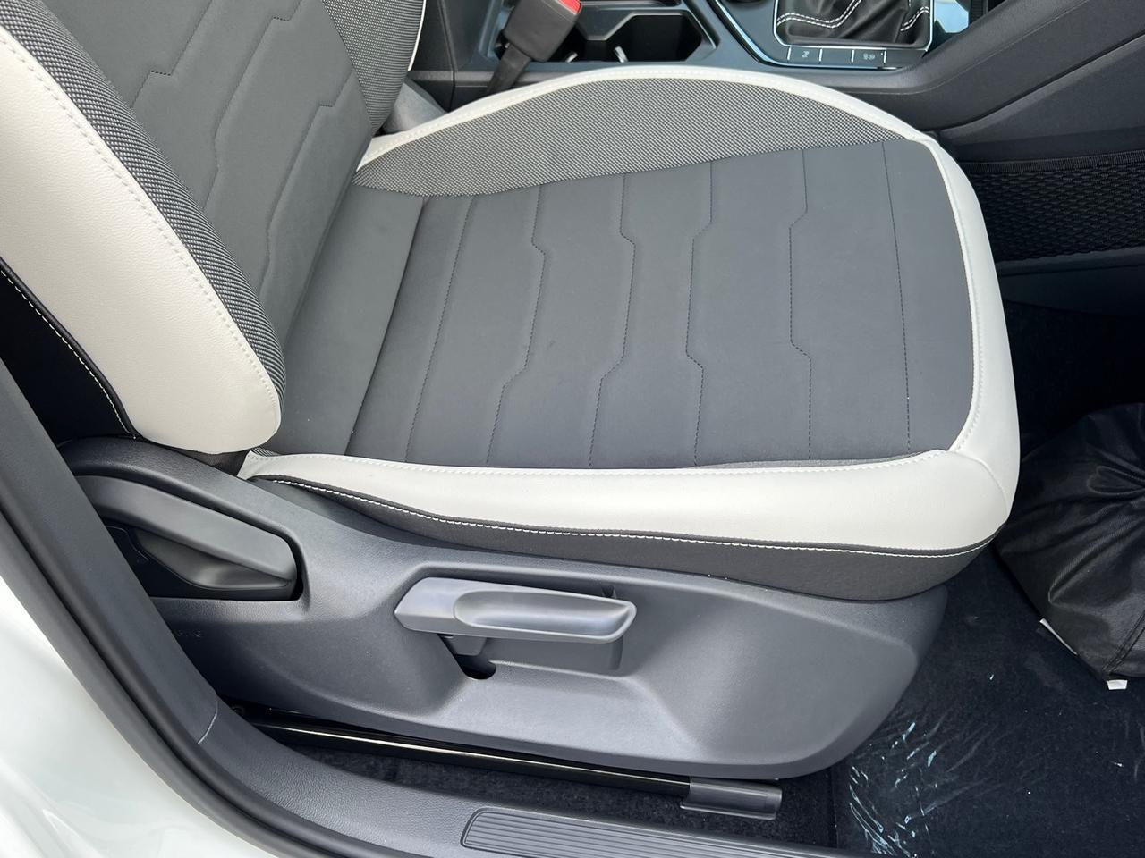 2025 Volkswagen Taos 1.5T SE Hagerstown MD