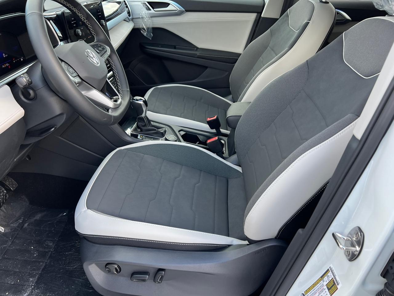 2025 Volkswagen Taos 1.5T SE Hagerstown MD