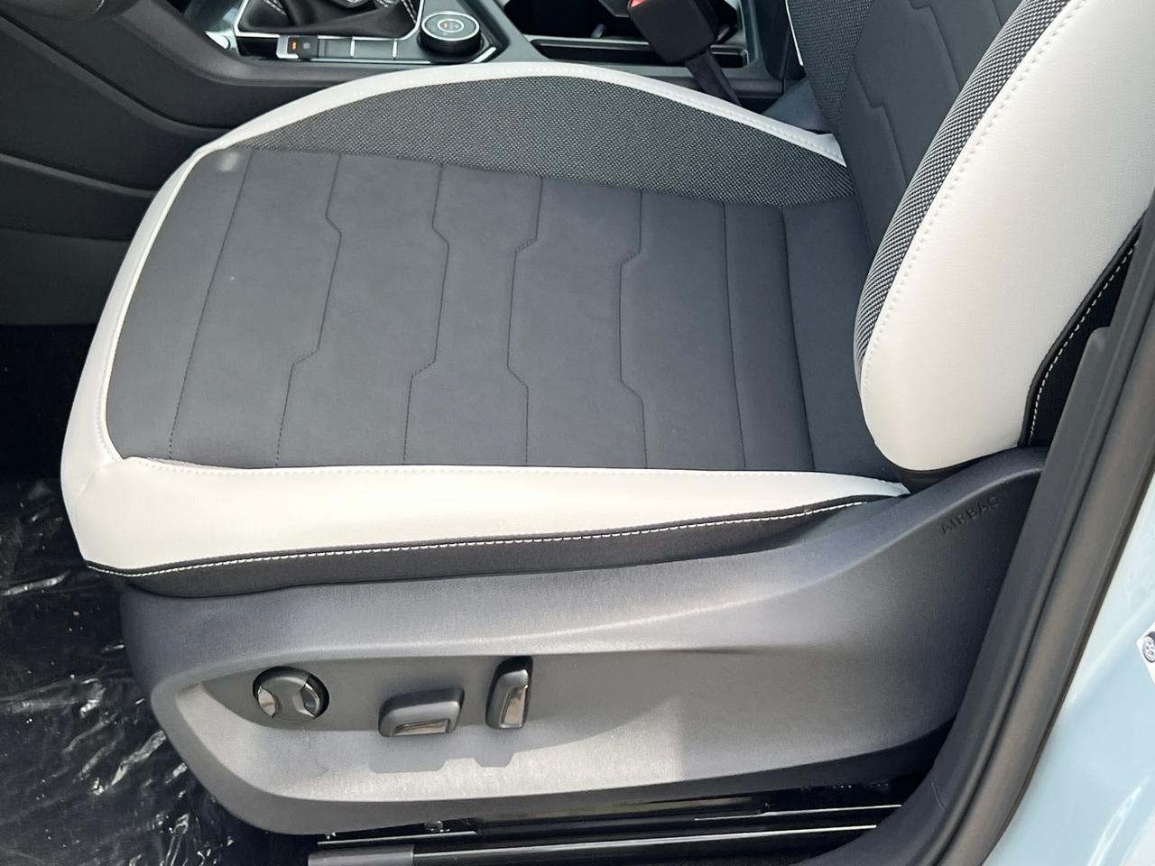 2025 Volkswagen Taos 1.5T SE Hagerstown MD