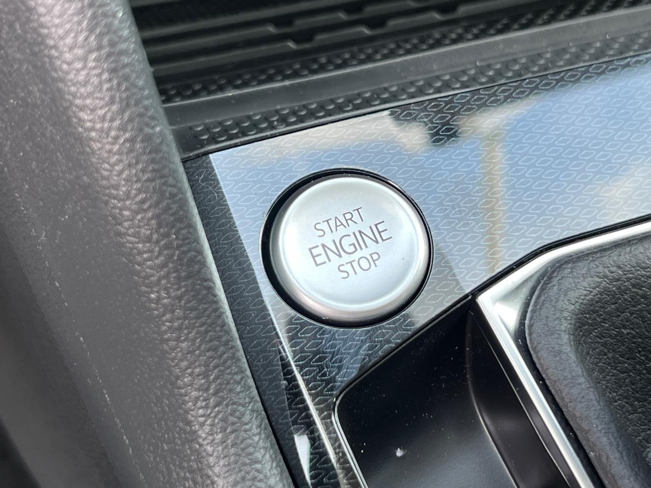 2025 Volkswagen Taos 1.5T SE Hagerstown MD