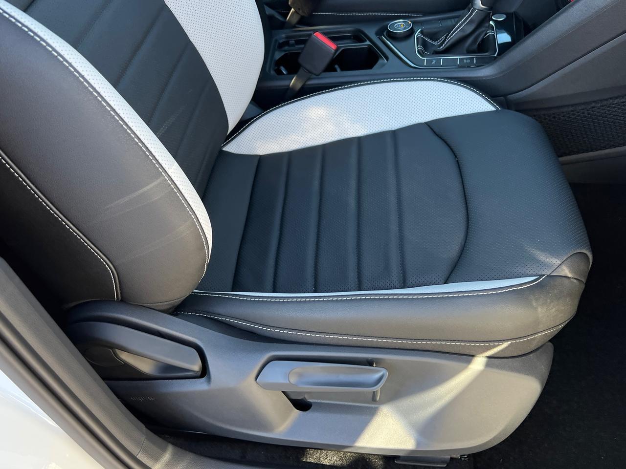 2025 Volkswagen Taos 1.5T SEL Hagerstown MD