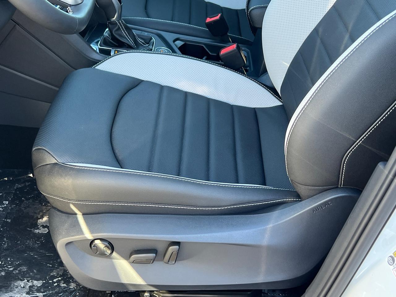 2025 Volkswagen Taos 1.5T SEL Hagerstown MD