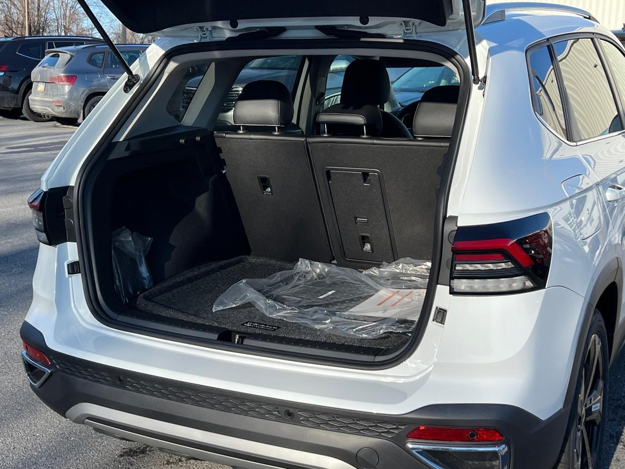 2025 Volkswagen Taos 1.5T SEL Hagerstown MD