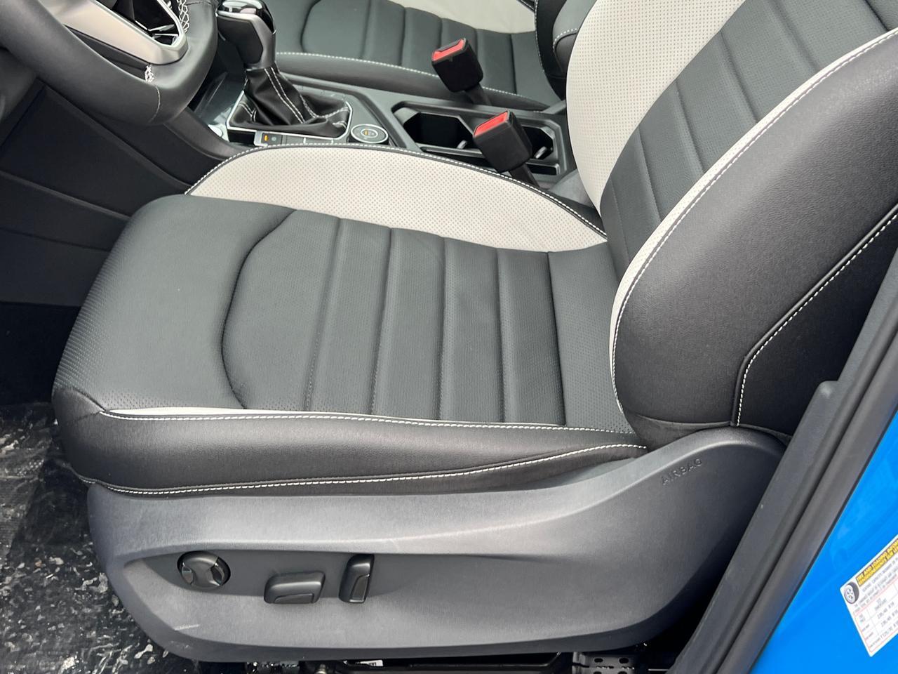 2025 Volkswagen Taos 1.5T SEL Hagerstown MD