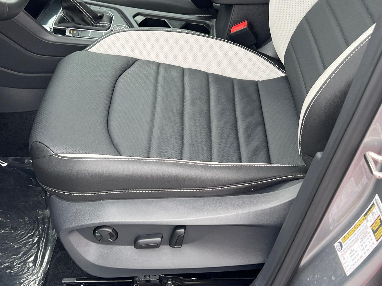 2025 Volkswagen Taos 1.5T SEL Hagerstown MD