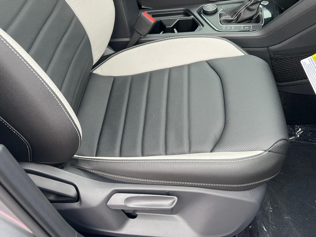 2025 Volkswagen Taos 1.5T SEL Hagerstown MD