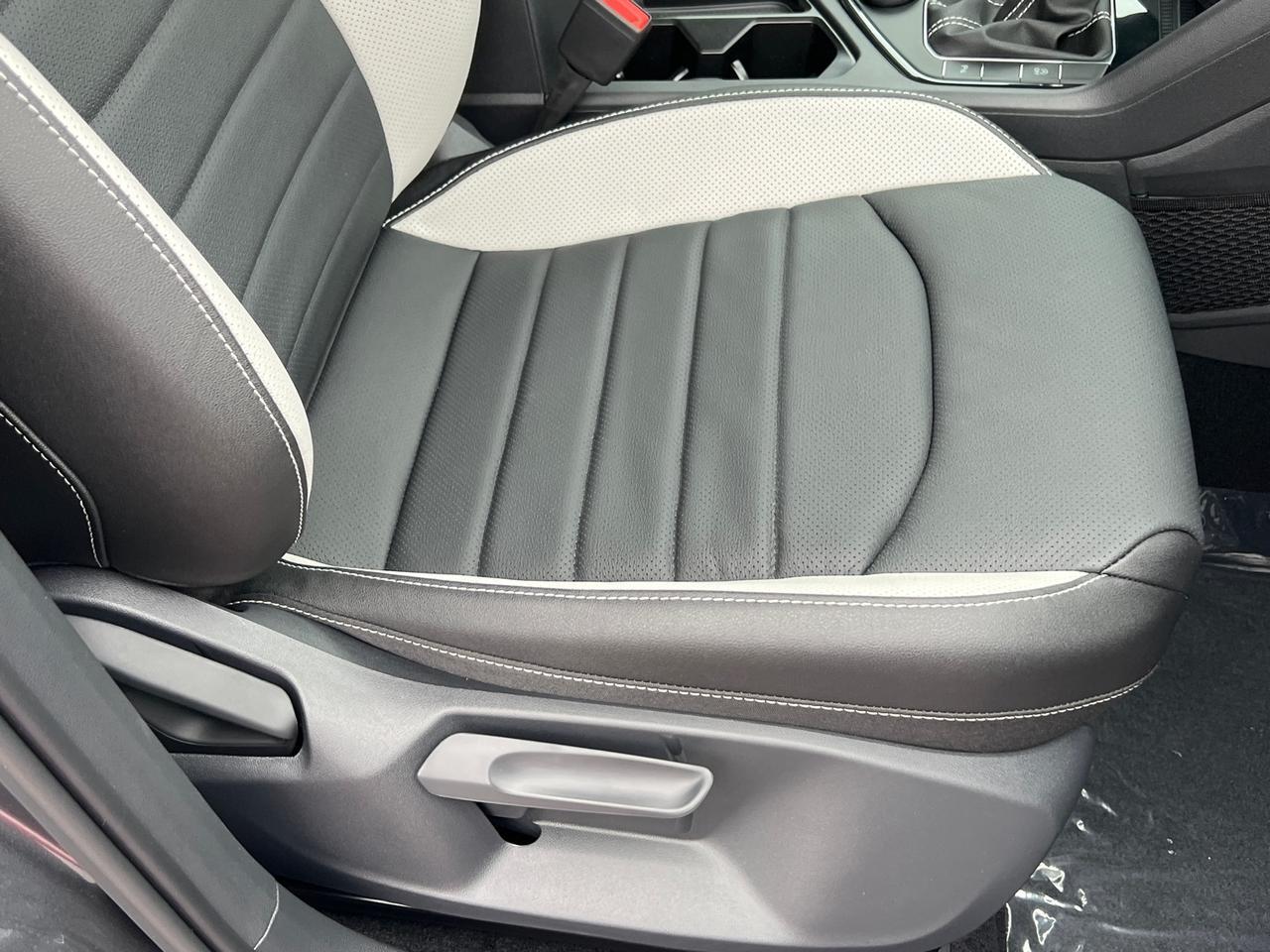 2025 Volkswagen Taos 1.5T SEL Hagerstown MD