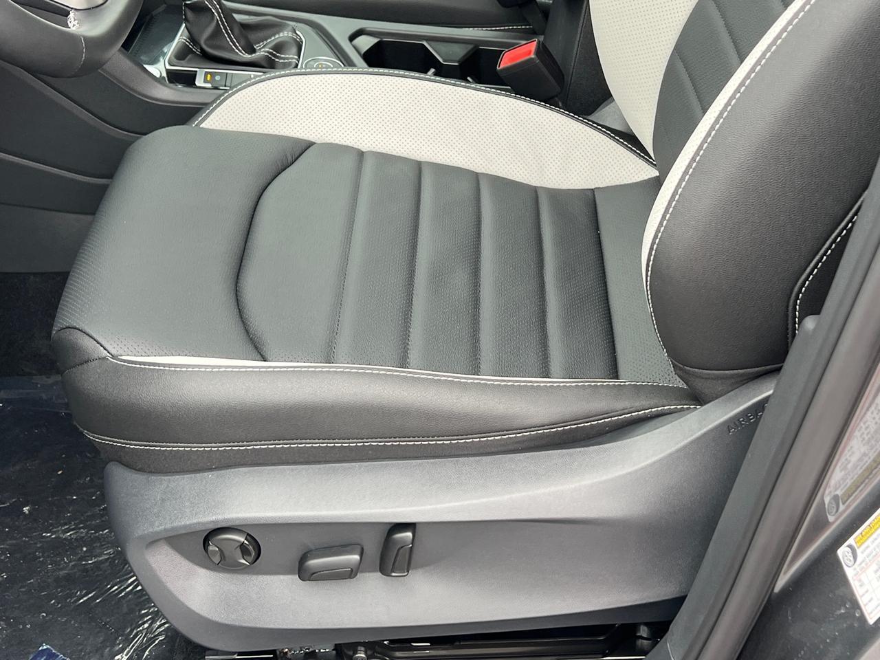 2025 Volkswagen Taos 1.5T SEL Hagerstown MD