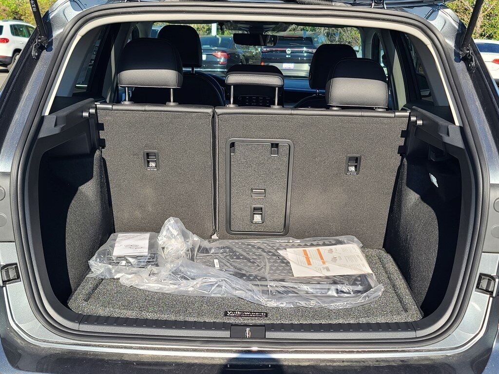 2025 Volkswagen Taos 1.5T SEL Springfield VA